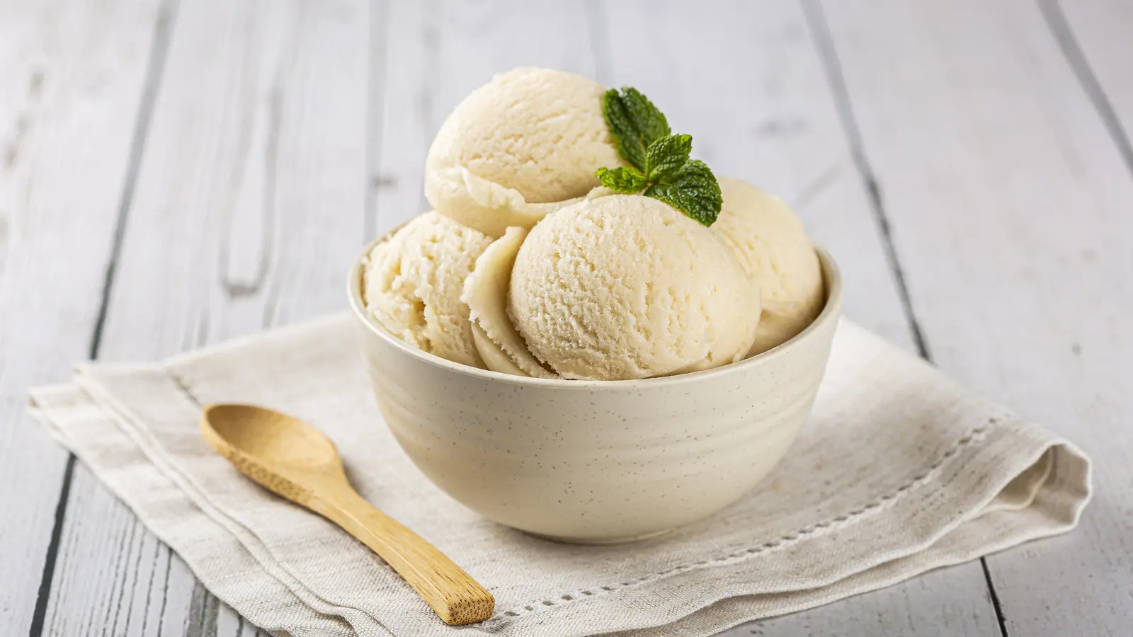 These 3 Vanilla Ice Creams With Higher-Quality Ingredients Than Häagen-Dazs