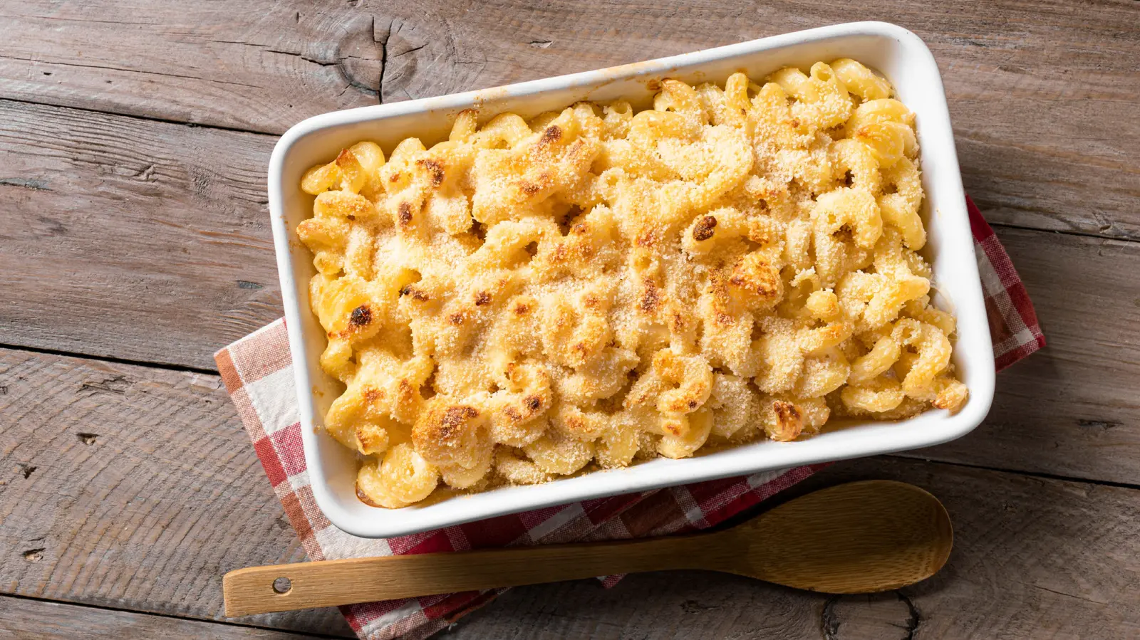 Mac And Cheese Is 10x More Flavorful When You Add This Tangy Canned Soup