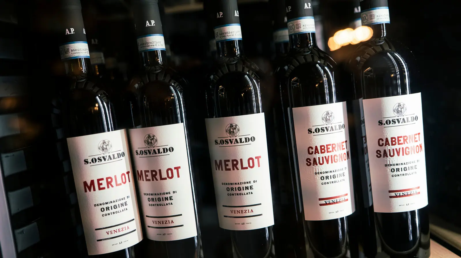 Cabernet Sauvignon vs. Merlot: How Two Bordeaux Classics Differ