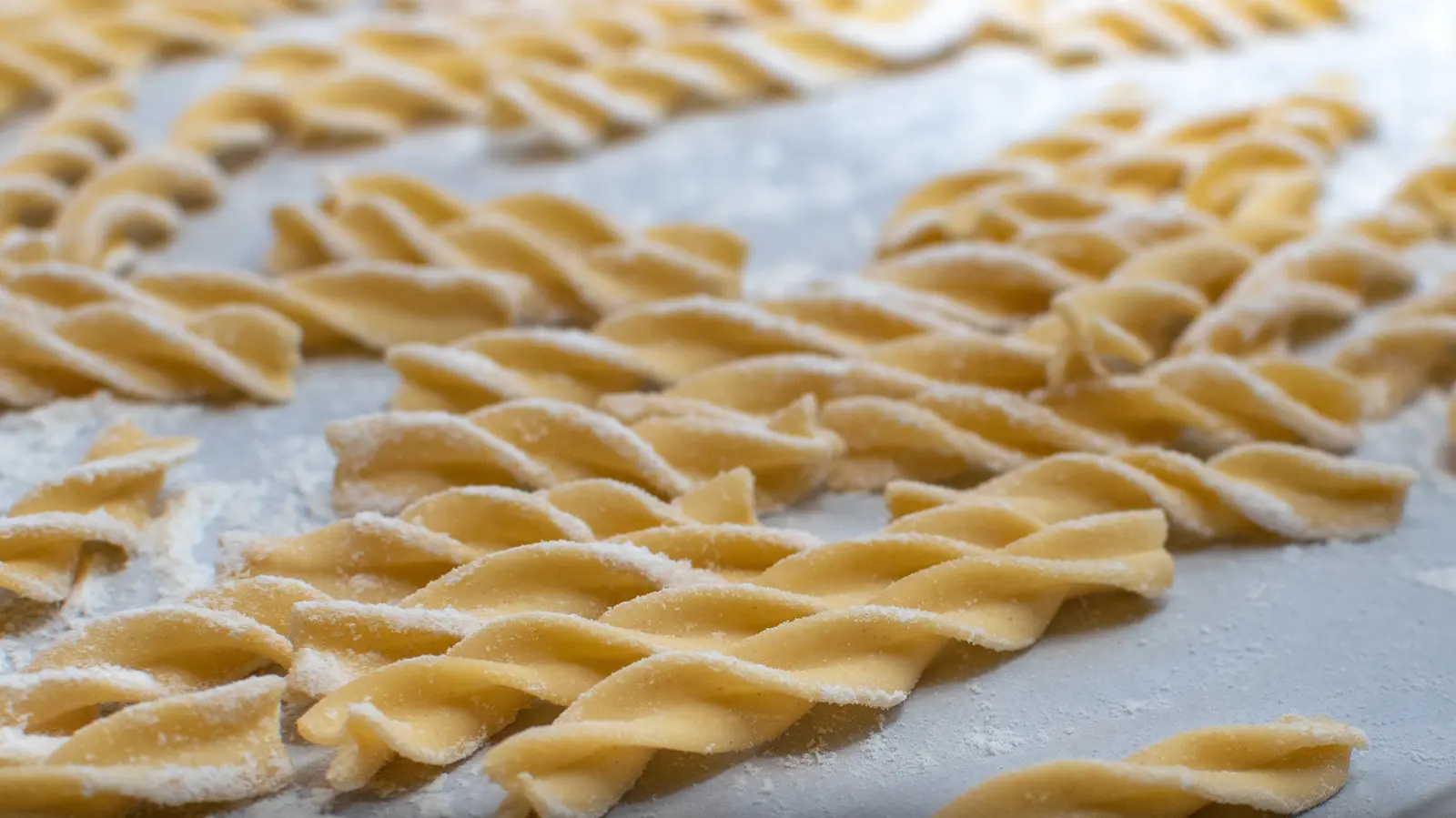 Cafeteria Noodles: The Simple Comfort Dish With Five Key Ingredients