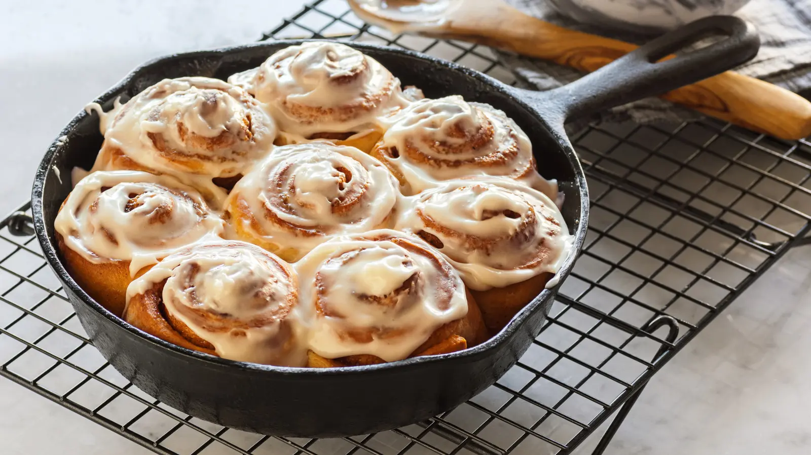 Elevating Breakfast: The Surprising Cake Mix and Cereal Cinnamon Roll Hack