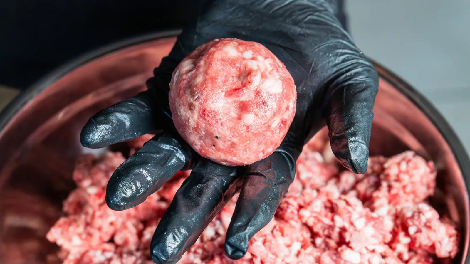 Scientists Suggest Crusty Additive Boosts Burger Flavor Through Dry-Aging Technique