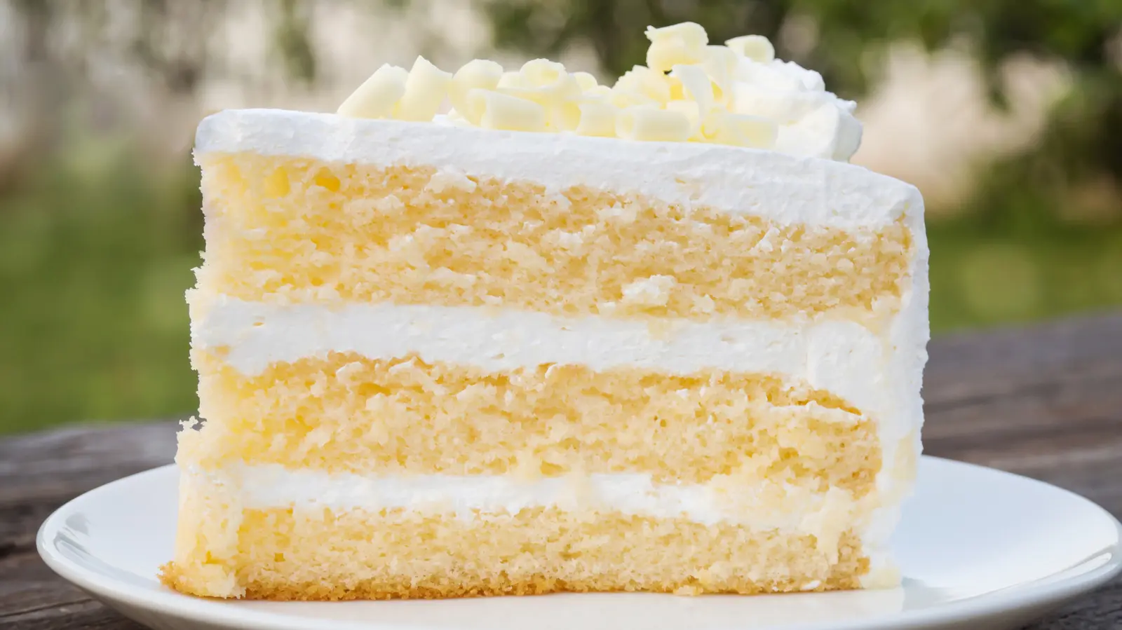 Duncan Hines Vs Pillsbury: Which Brand Has The Best Yellow Cake Mix?