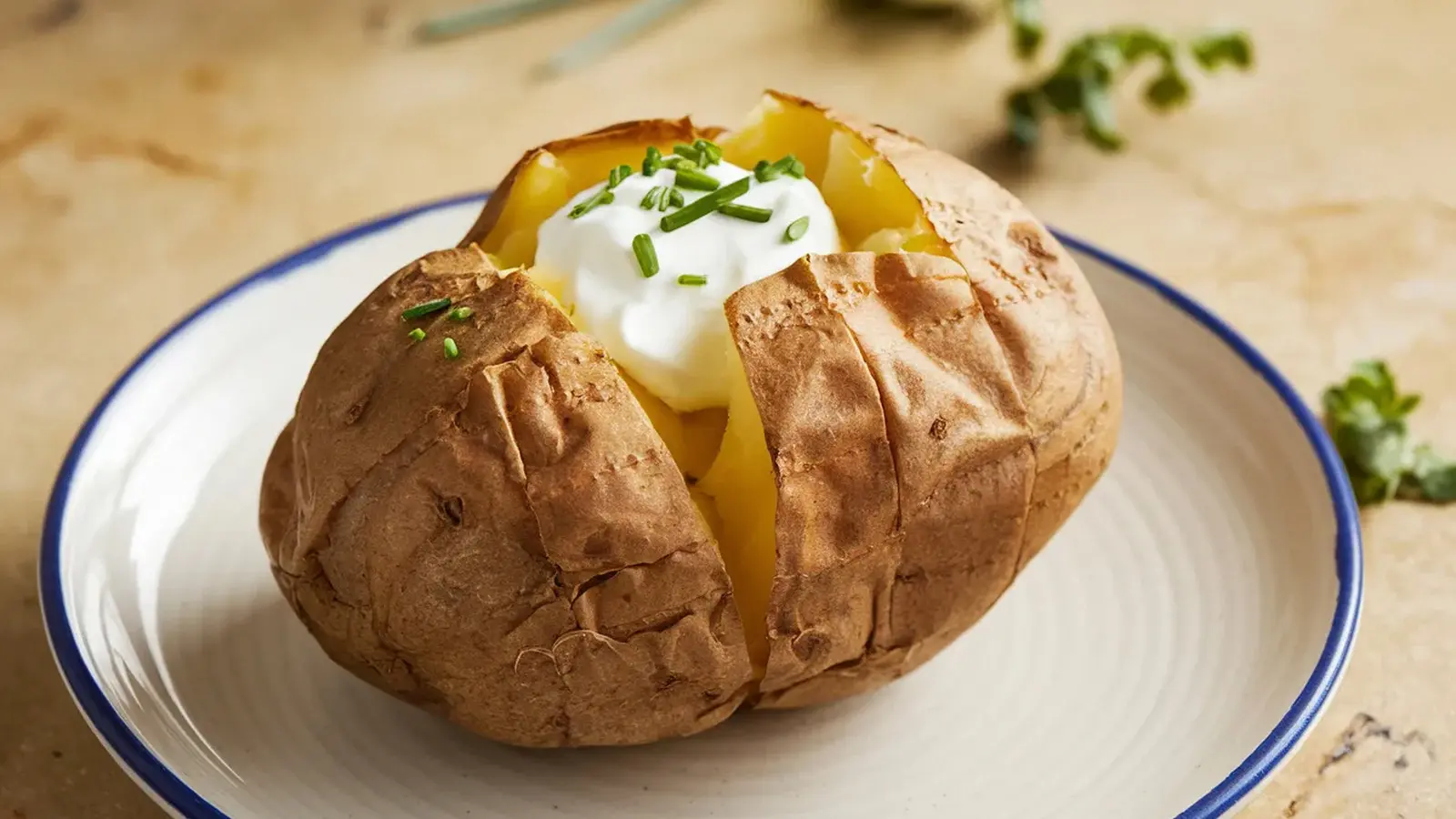 Fall‑Seasoned Baked Potatoes: 14 Easy Toppings to Warm Your Plate