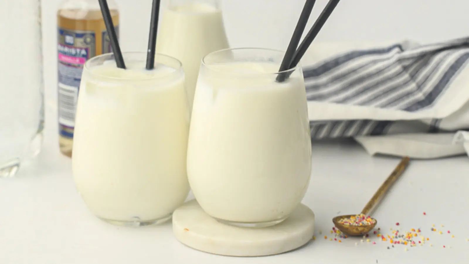 Forget Vanilla: Transform Strawberries And Whole Milk Into A 2-Minute, Old-School Treat