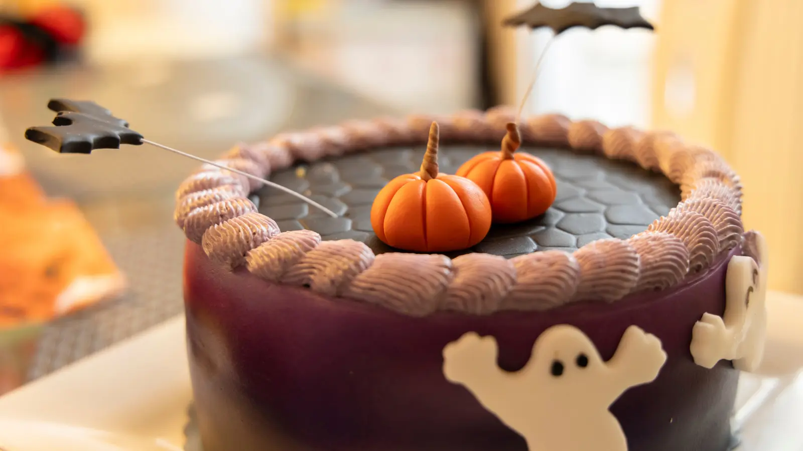 Elevate Your Home Baking With This Simple French-Inspired Cake Glaze