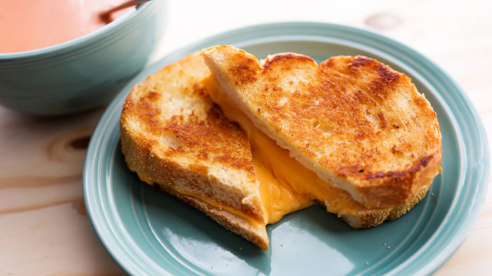 Not White, Wheat, Or Sourdough — Grilled Cheese Is 10x More Flavorful When You Use This Bread