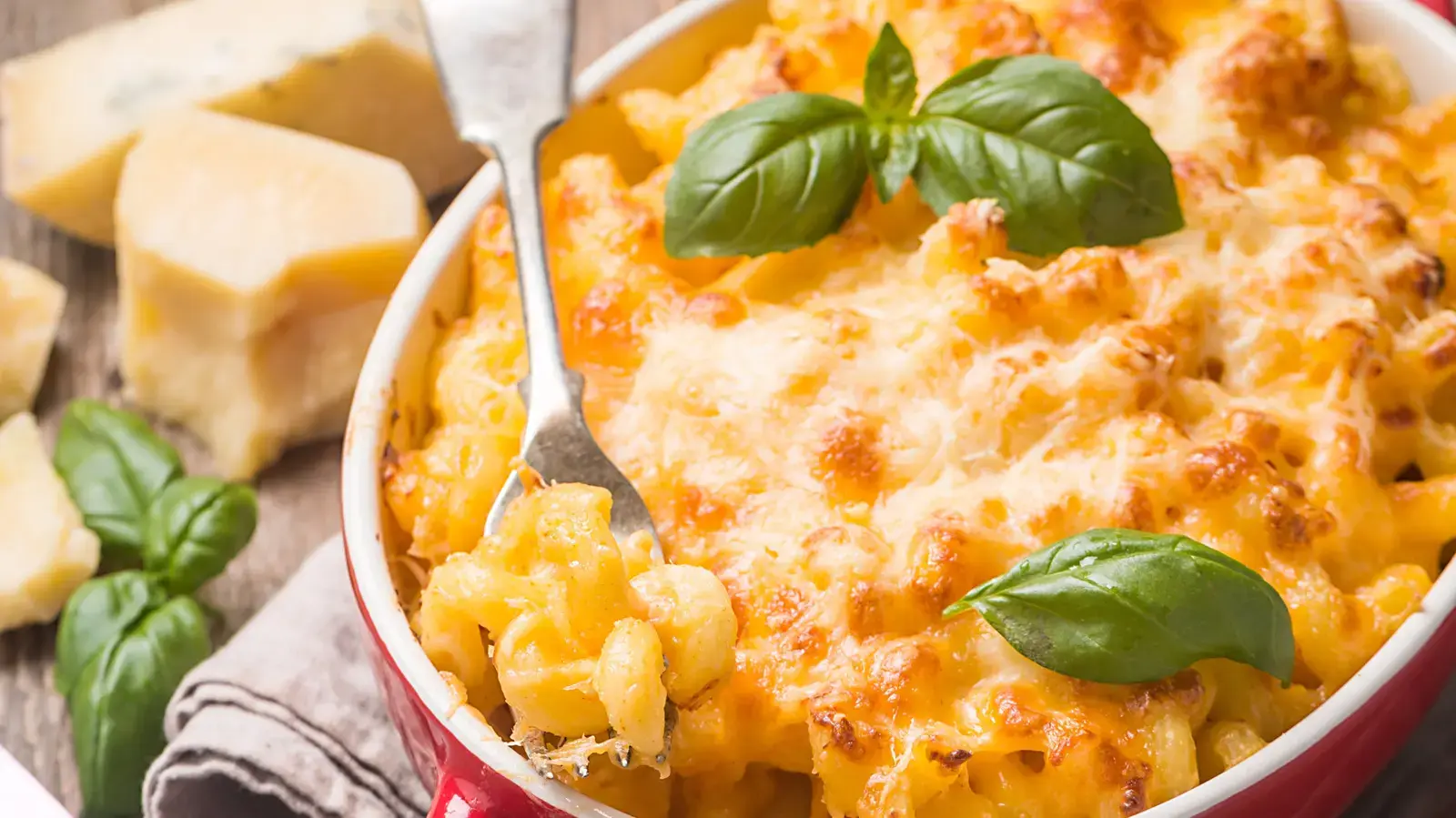 Mac & Cheese Gets a Flavor Explosion with a Simple Pantry Staple