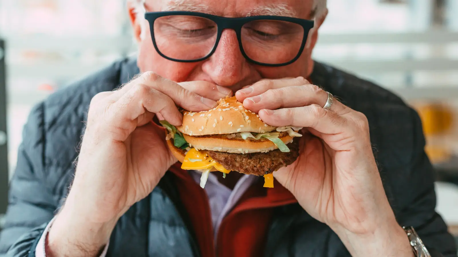 Burger Toppings Get Sloppy — Grab A Mason Jar For A Mess-Free Trick