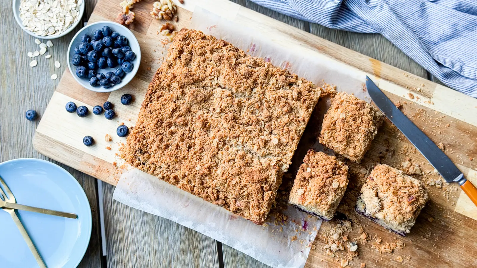 Old-Fashioned Blueberry Crumb Cake