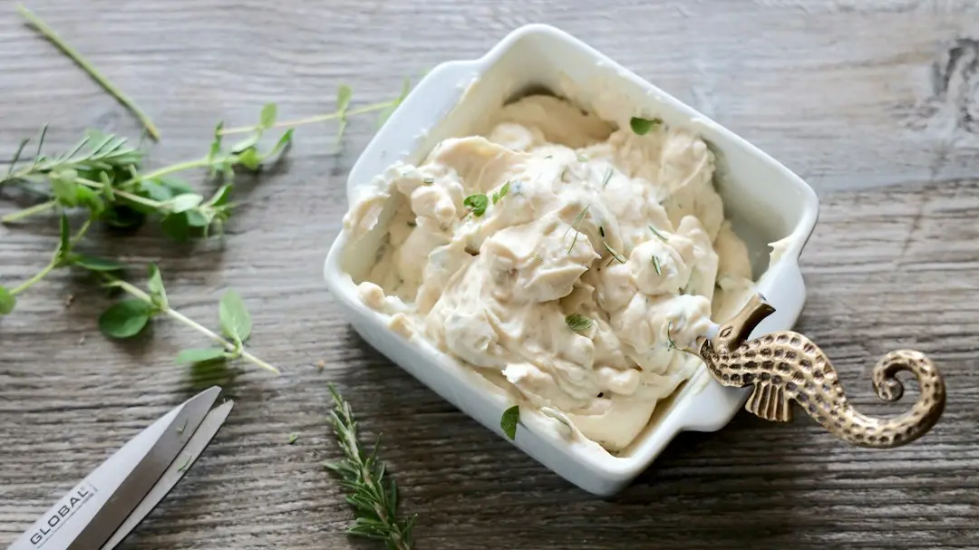 One-Pot Creamy Garlic Tuscan Pasta Delivers Rich Flavor Without Extra Cream