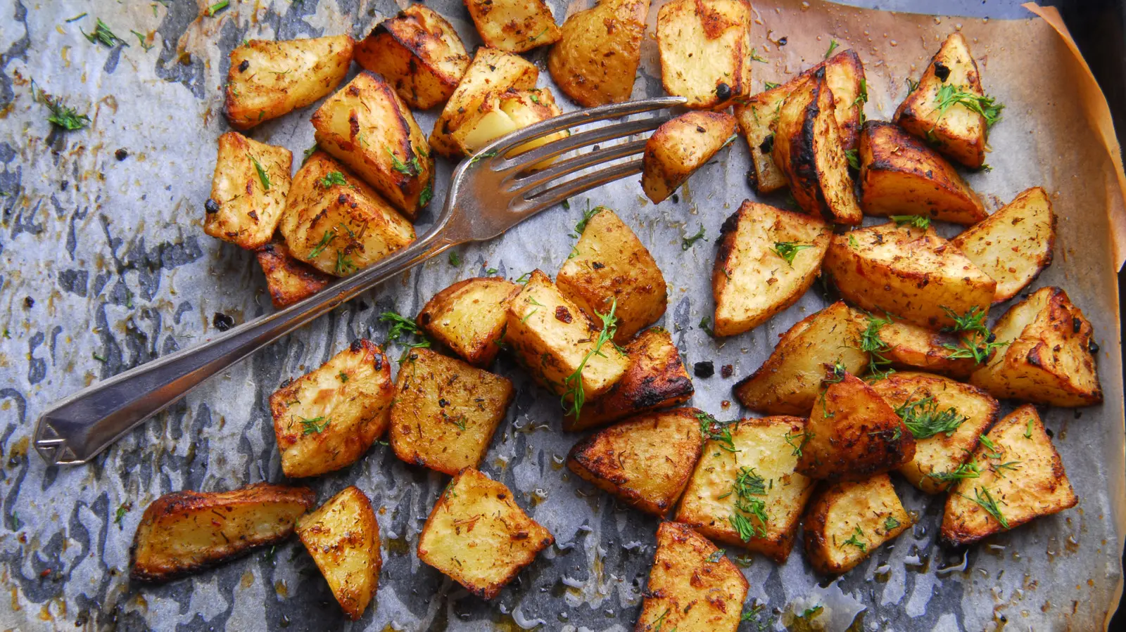 Not Garlic Or Onion Powder: Roasted Potatoes Are 10X More Flavorful With This Fan-Favorite Seasoning