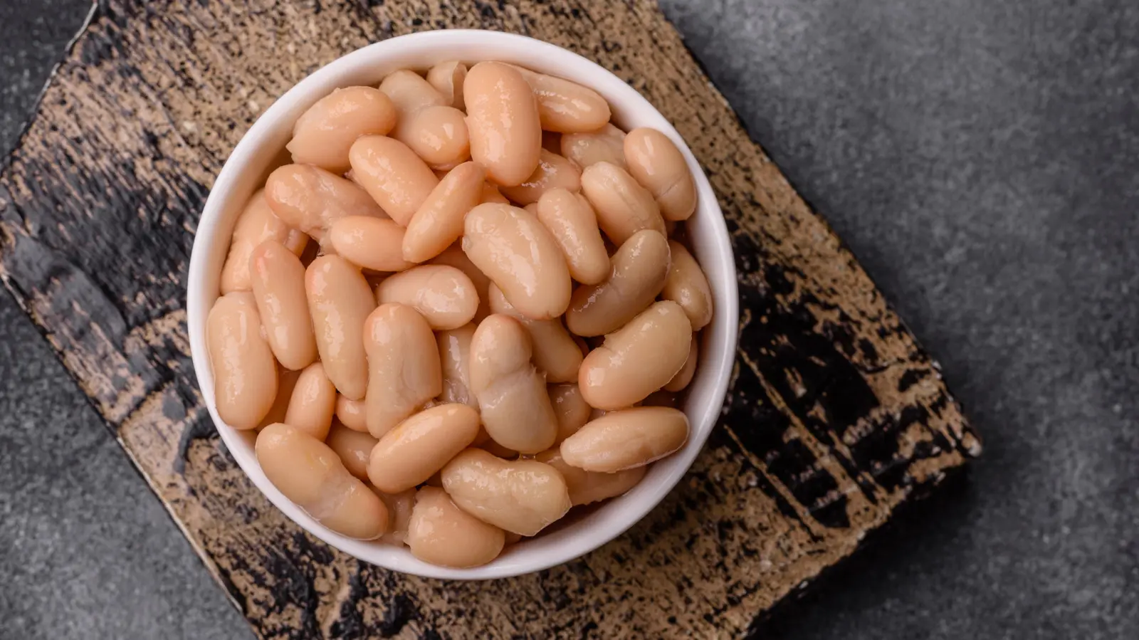 Simple French Onion Beans Make a Filling Weeknight Dinner
