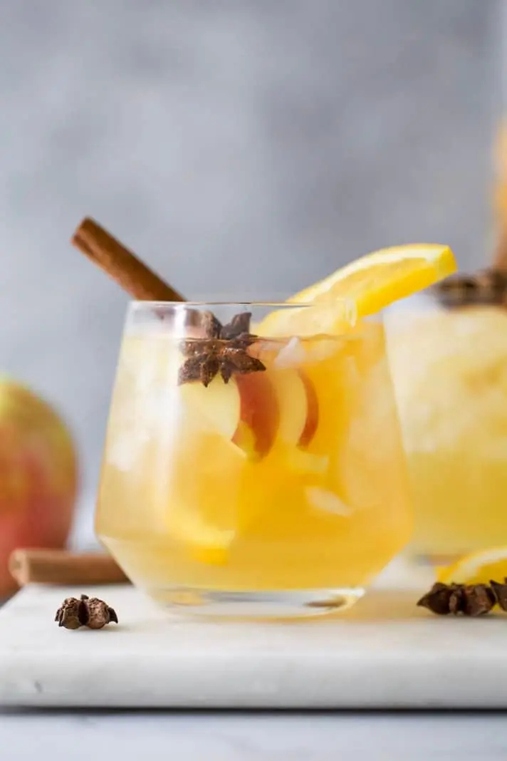 Spiced Apple Cider Sangria: A Cozy Twist on a Classic Cocktail
