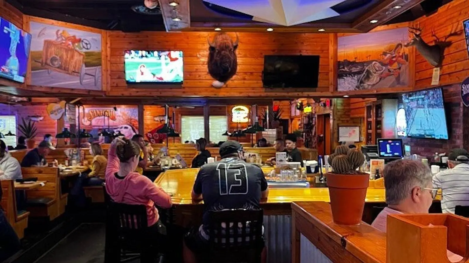 Texas Roadhouse’s New Filet Mignon Dish Features Creamy Sauce