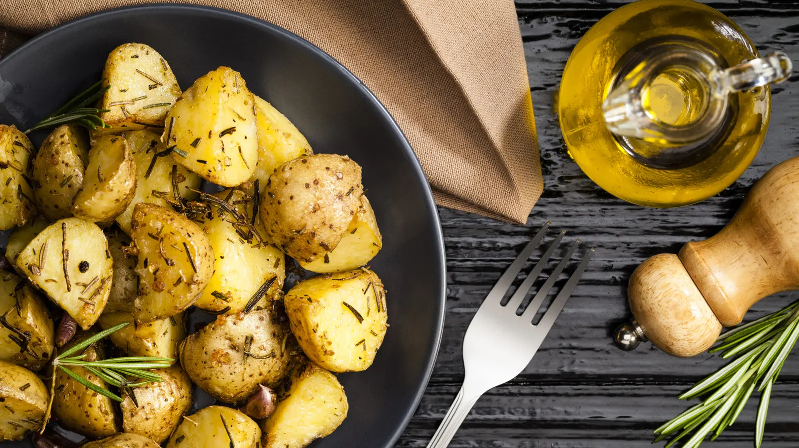 For Easy Roasted Potatoes With Bold Flavor, Grab This Dressing Packet