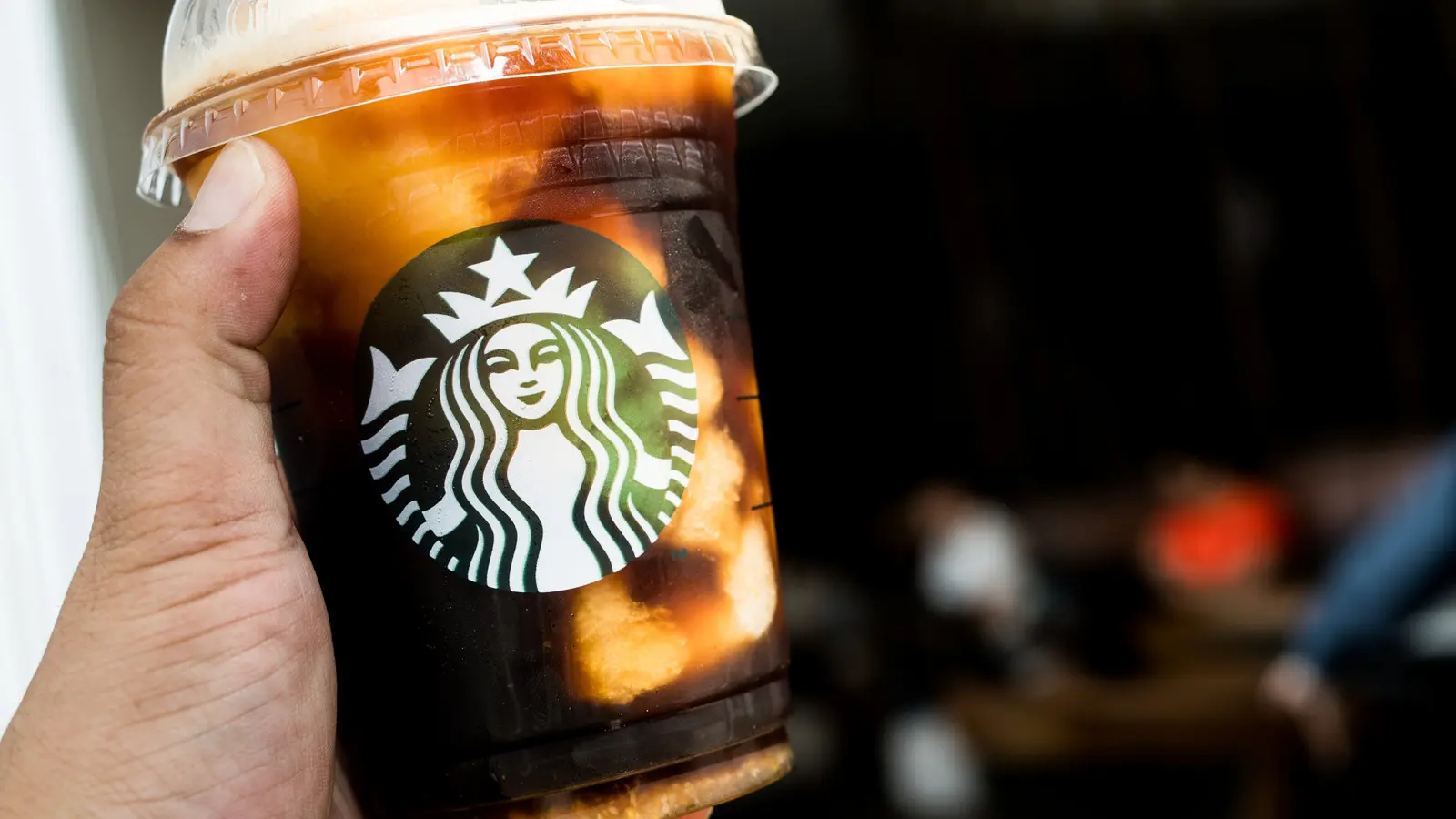 Vanilla Cold Brew Showdown: Which Chain Wins the Healthier Bet?