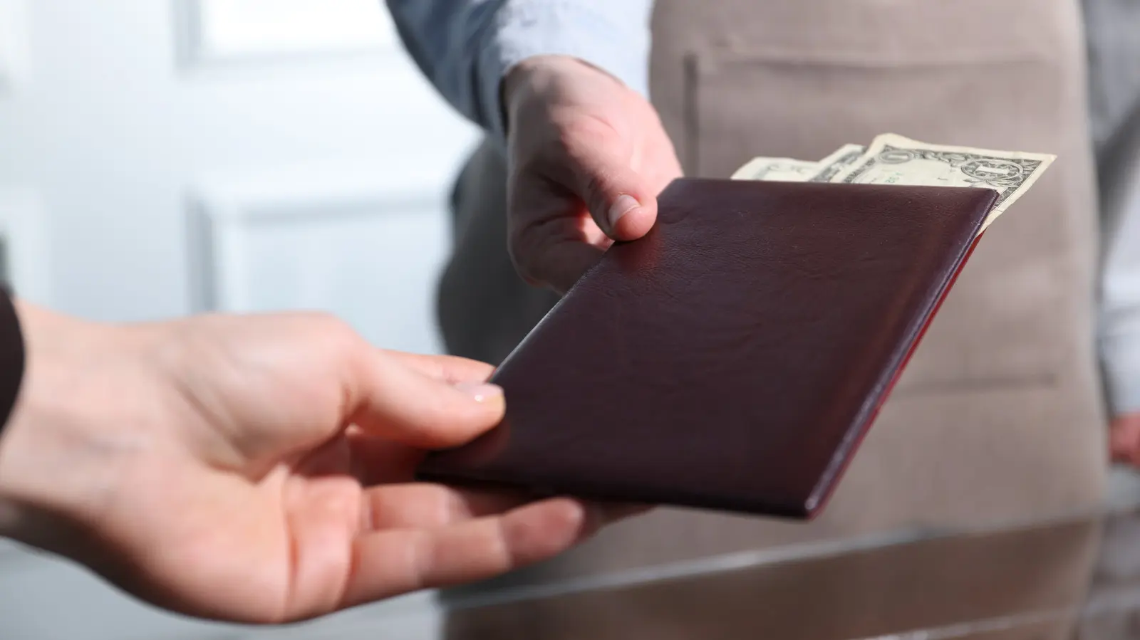 What Restaurant Servers Wish Diners Knew About Split Checks